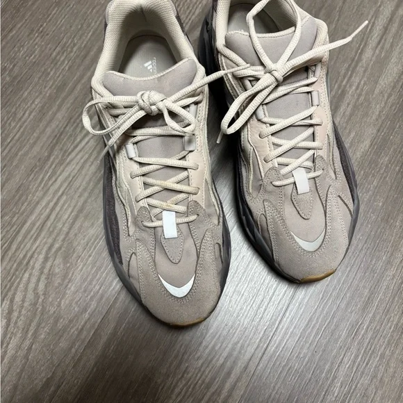 Yeezy 700 v2 tephra